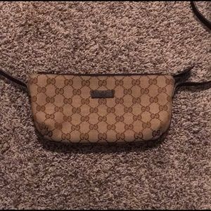 GUCCI wristlet